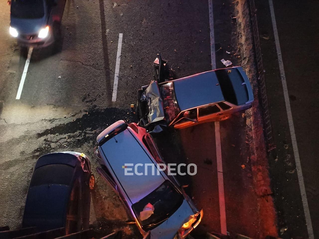 Смертельна ДТП в Києві: водій загинув на місці – фото, відео Смертельна ДТП в Києві: водій загинув на місці – фото, відео