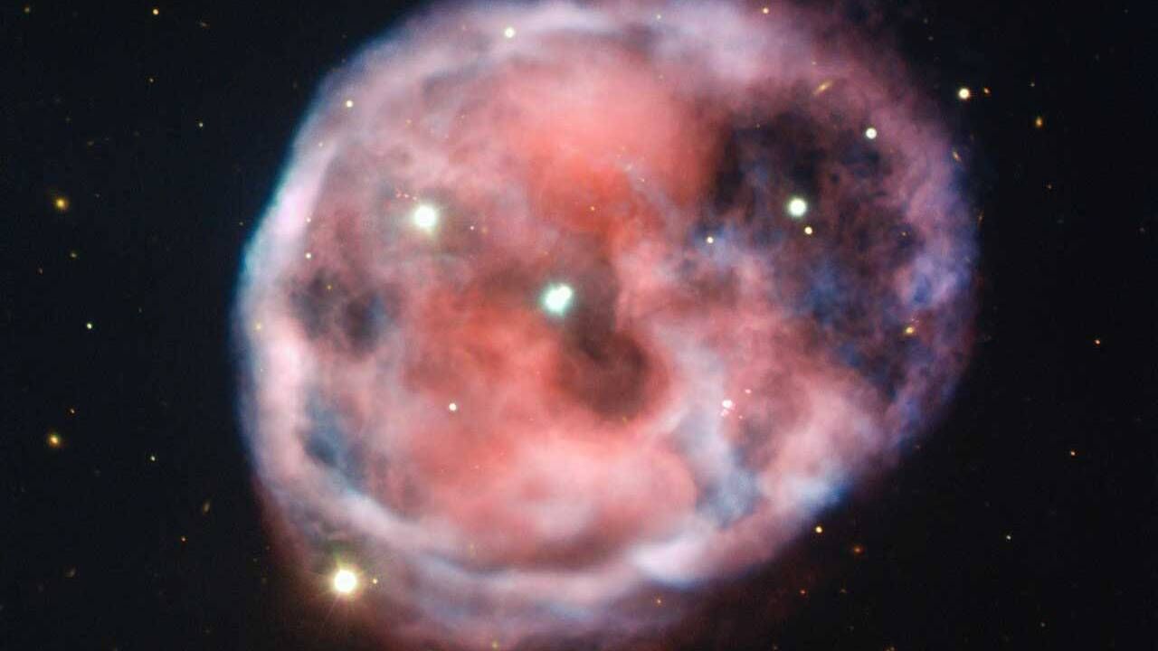 Астрономи зробили кольорове фото туманності Череп: відео