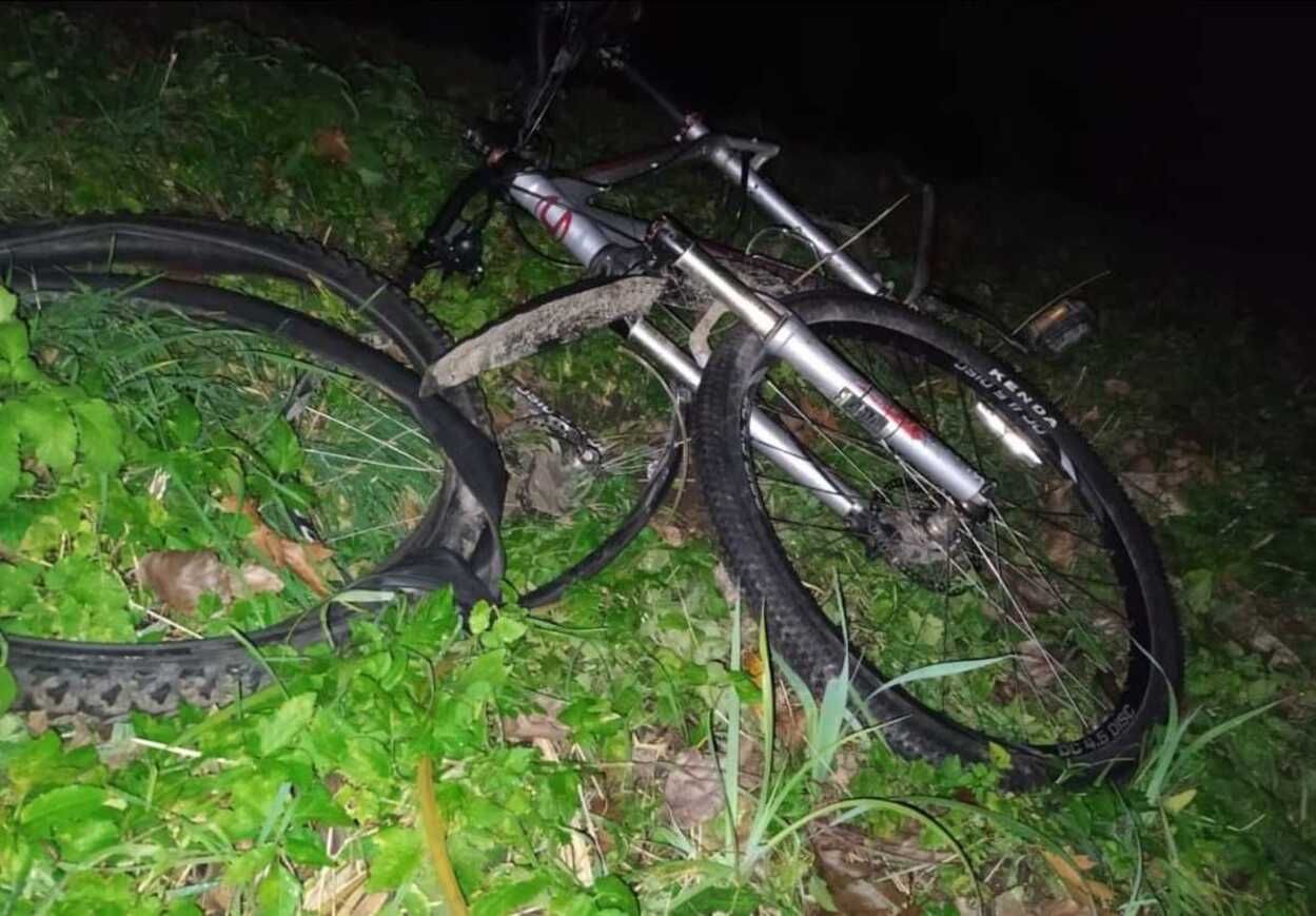 На Львівщині велосипедист потрапив під колеса Renault та загинув: фото