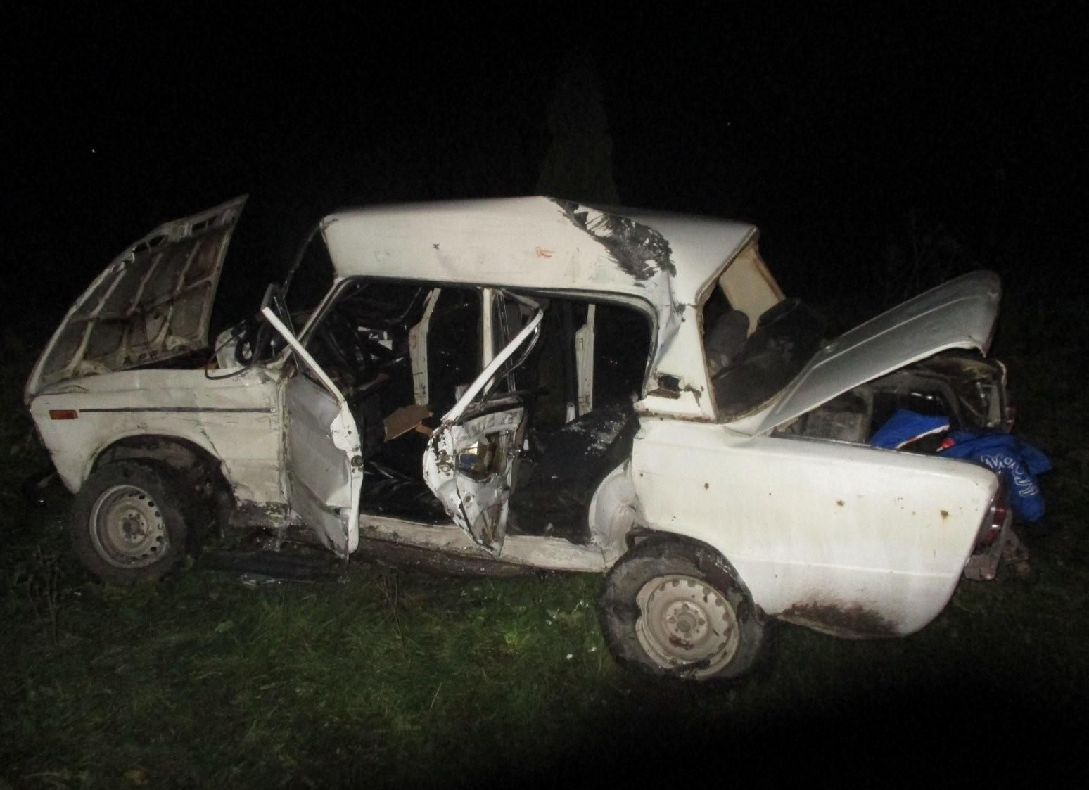 На трассе столкнулись грузовик и Жигули: травмировались 3 человека - фото На трассе столкнулись грузовик и Жигули: травмировались 3 человека - фото