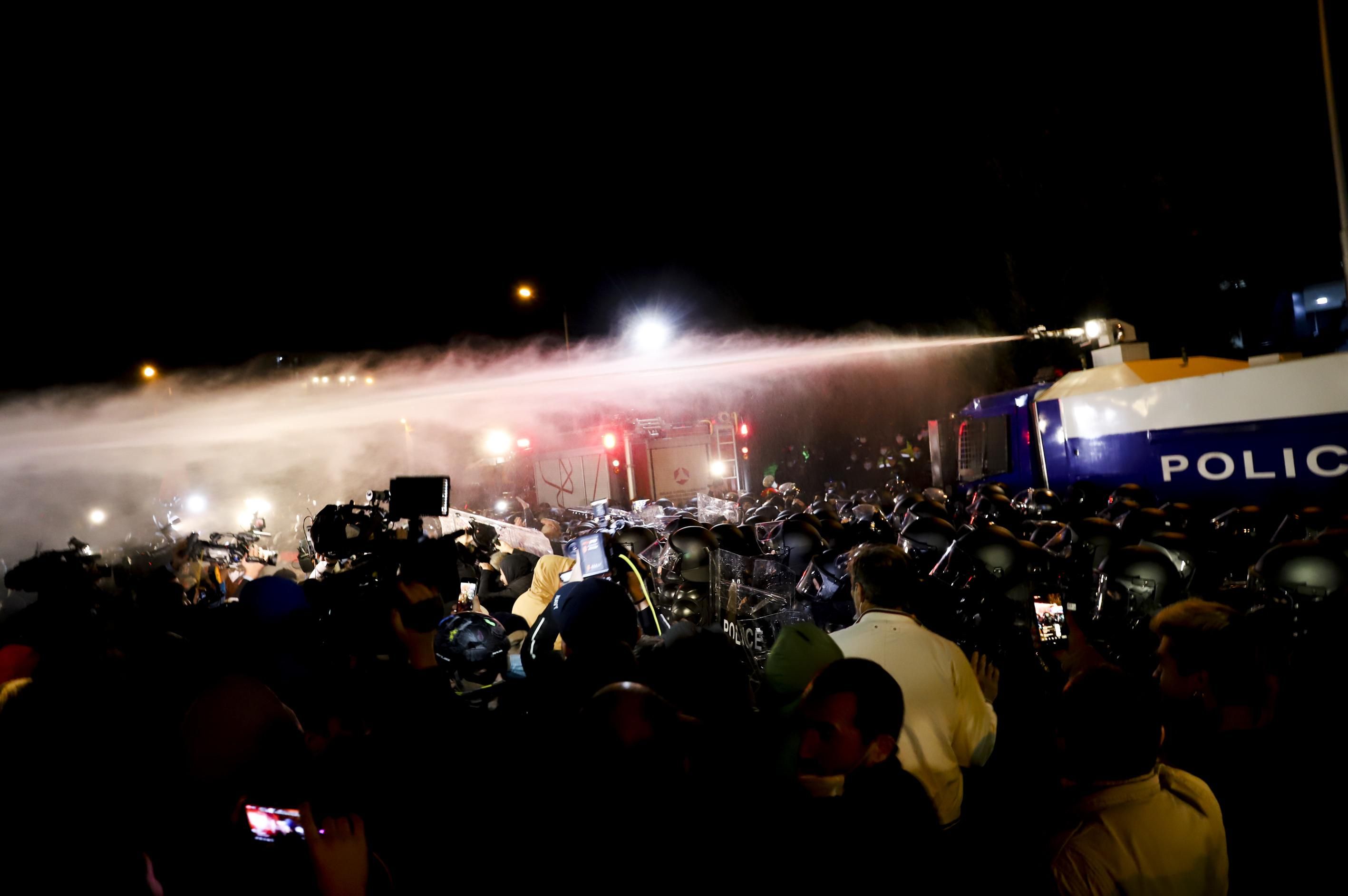Во время столкновений в Грузии пострадали около 30 человек Во время столкновений в Грузии пострадали около 30 человек