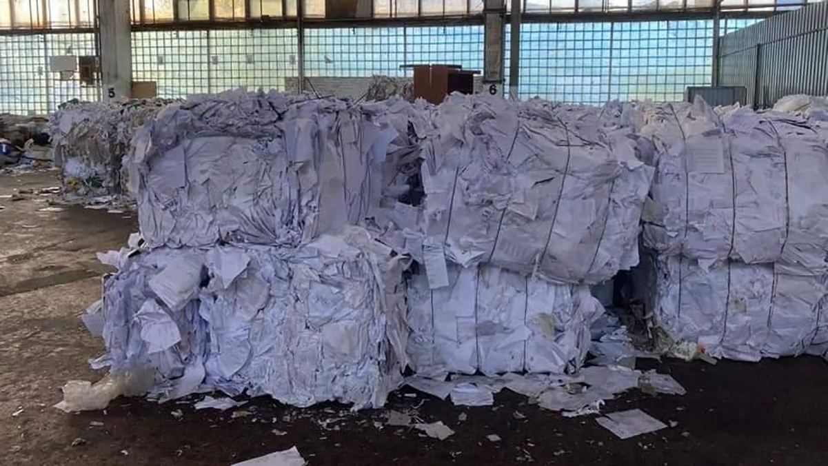 В Слуге народа прокомментировали уничтожение бюллетеней с опросом Зеленского: их нашли на помойке В Слуге народа прокомментировали уничтожение бюллетеней с опросом Зеленского: их нашли на помойке