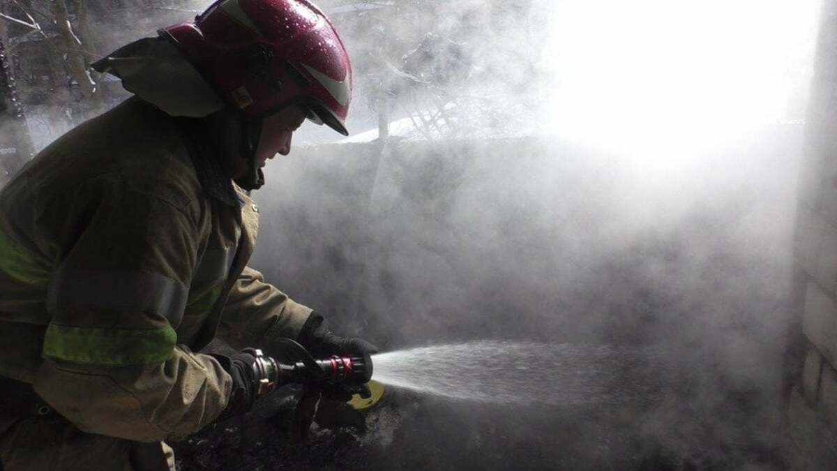 Во Львове случился пожар: владельцы квартиры спали и едва не сгорели