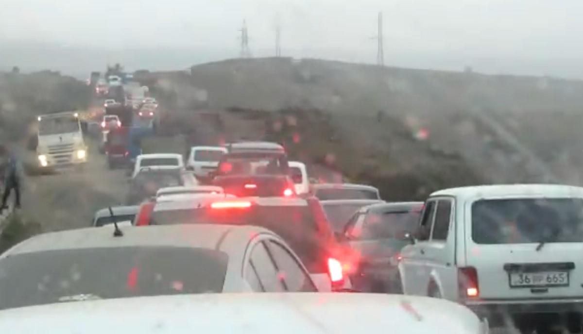 Азербайджанські війська біля Степанакерту: вірмени тікають – відео Азербайджанські війська біля Степанакерту: вірмени тікають – відео