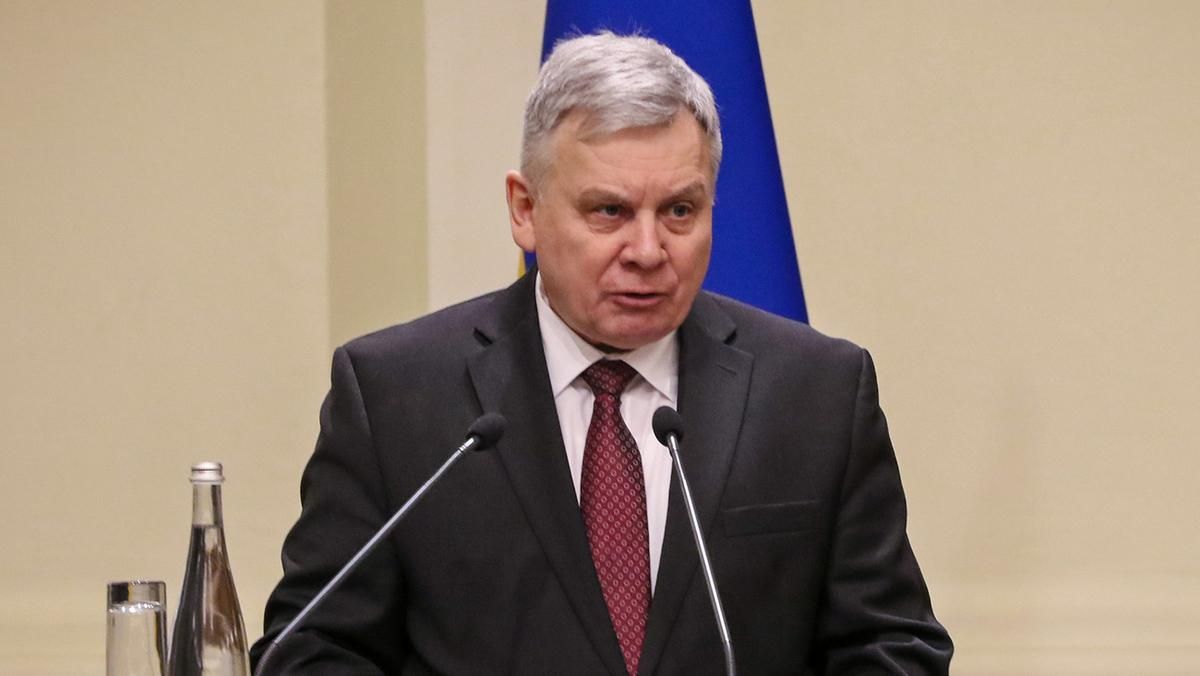 Міністр оборони здоровий: у Тарана не виявили коронавірус Міністр оборони здоровий: у Тарана не виявили коронавірус