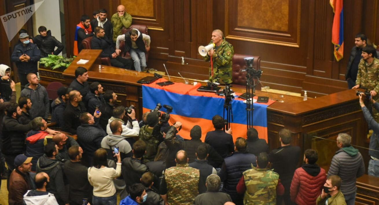 Захопили уряд Вірменії в Єревані 10 листопада 2020: відео Захопили уряд Вірменії в Єревані 10 листопада 2020: відео