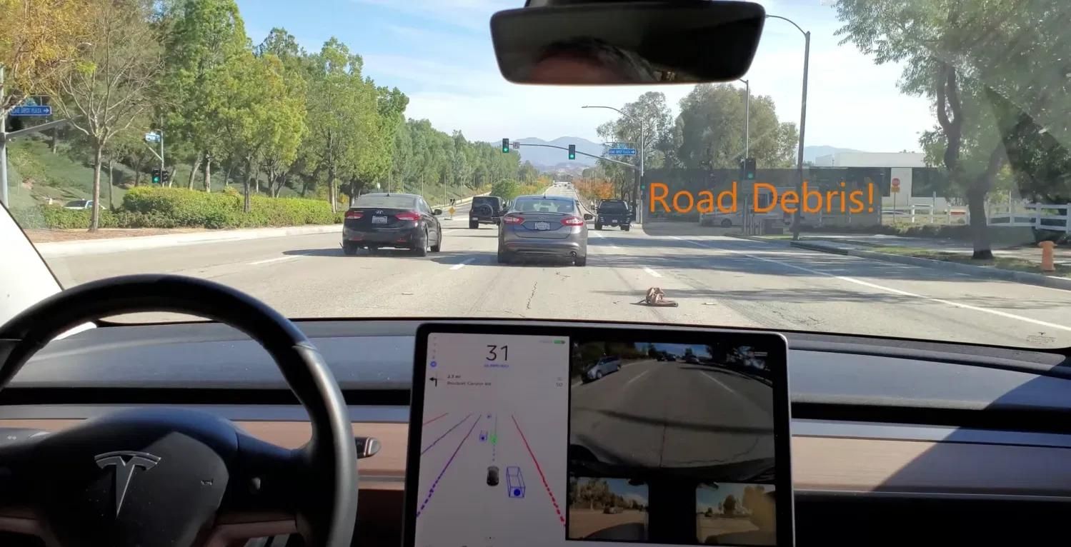 Автопилот Tesla научился объезжать препятствия на дороге