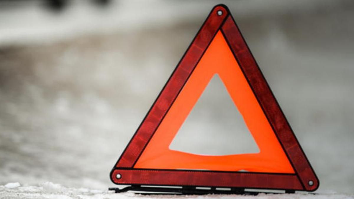 В Киеве на одном проспекте произошли два ДТП с участием грузовиков