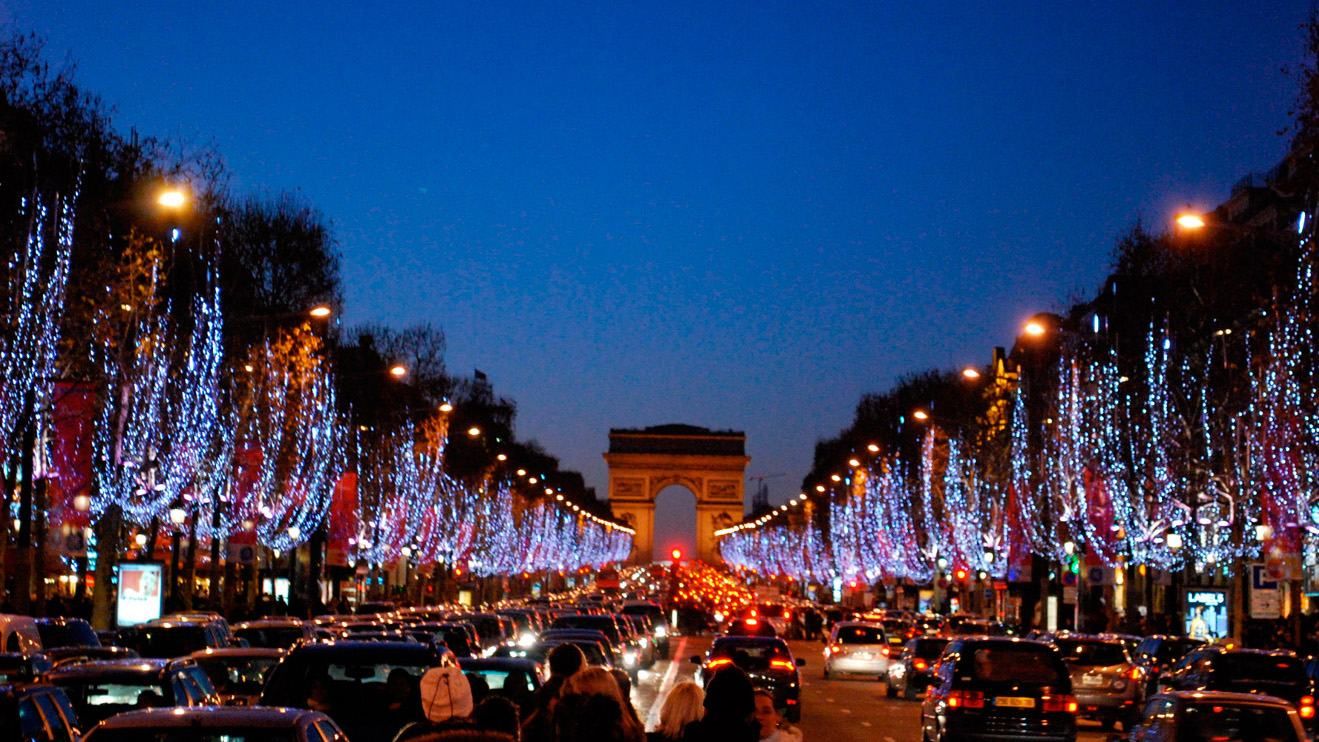  Во Франции могут отменить празднование Рождества из-за COVID-19