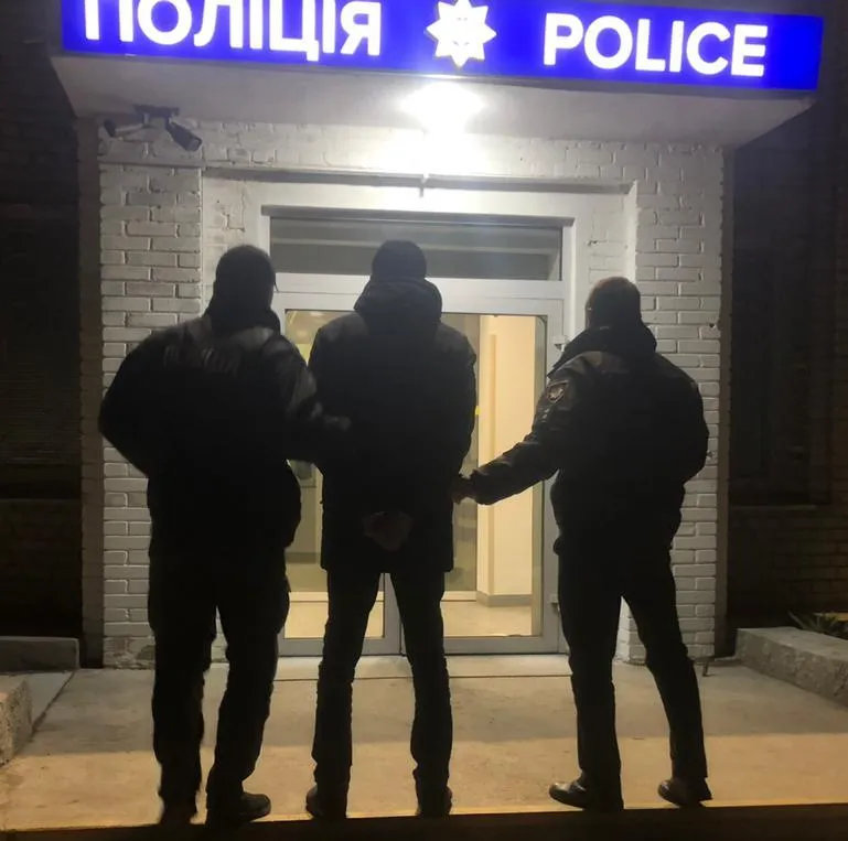 Ледь не зарізав чоловіка: на Львівщині затримали 62-річного зловмисника Ледь не зарізав чоловіка: на Львівщині затримали 62-річного зловмисника