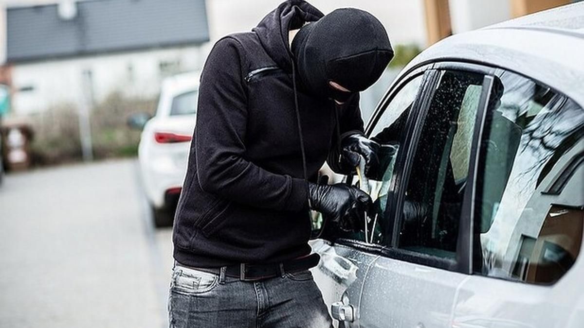 На Миколаївщині копи з погонею затримали молодика на чужій машині На Миколаївщині копи з погонею затримали молодика на чужій машині