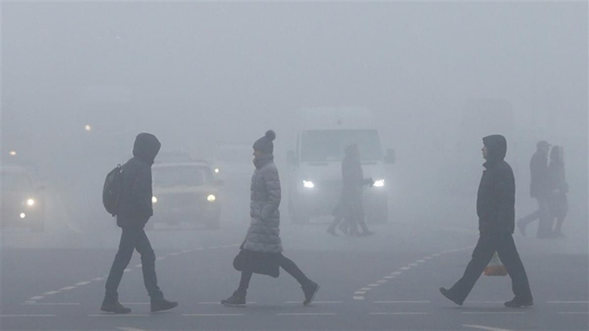 Из-за тумана предупреждают о возможном нарушении движения транспорта: где