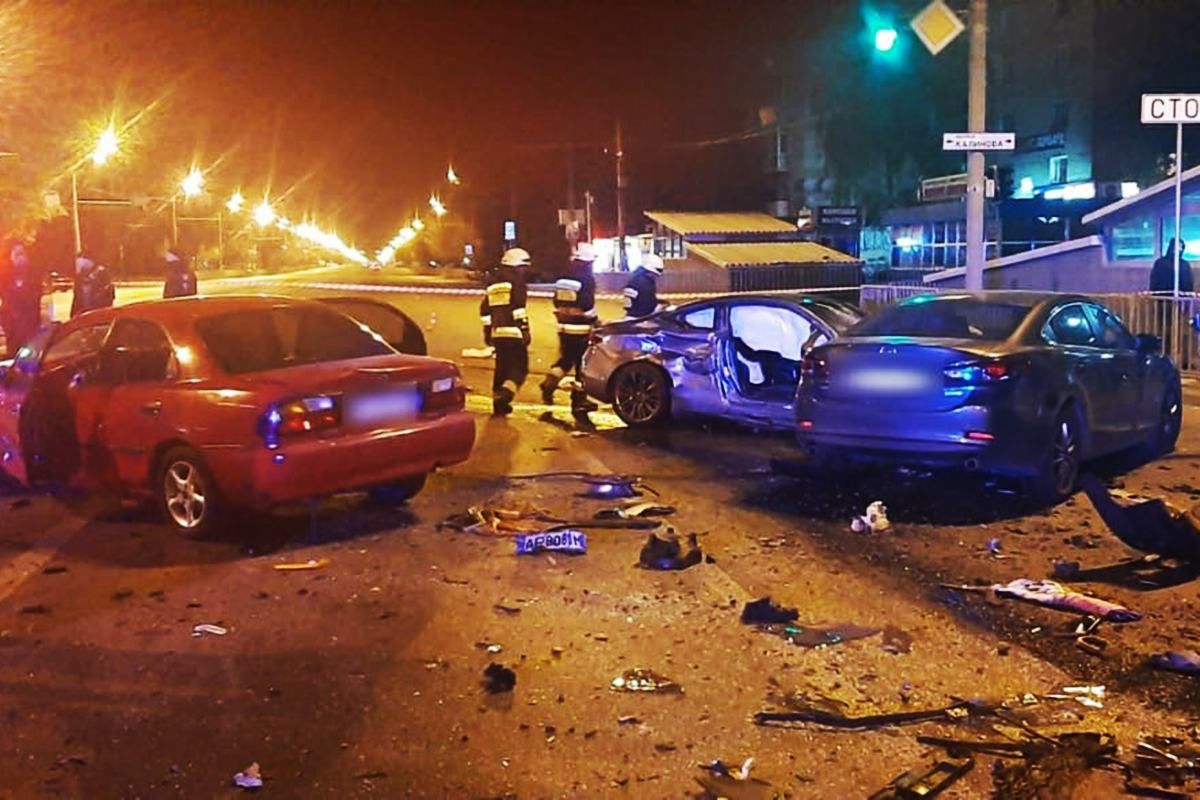 В Днепре в ДТП погиб человек: столкнулись 5 автомобилей