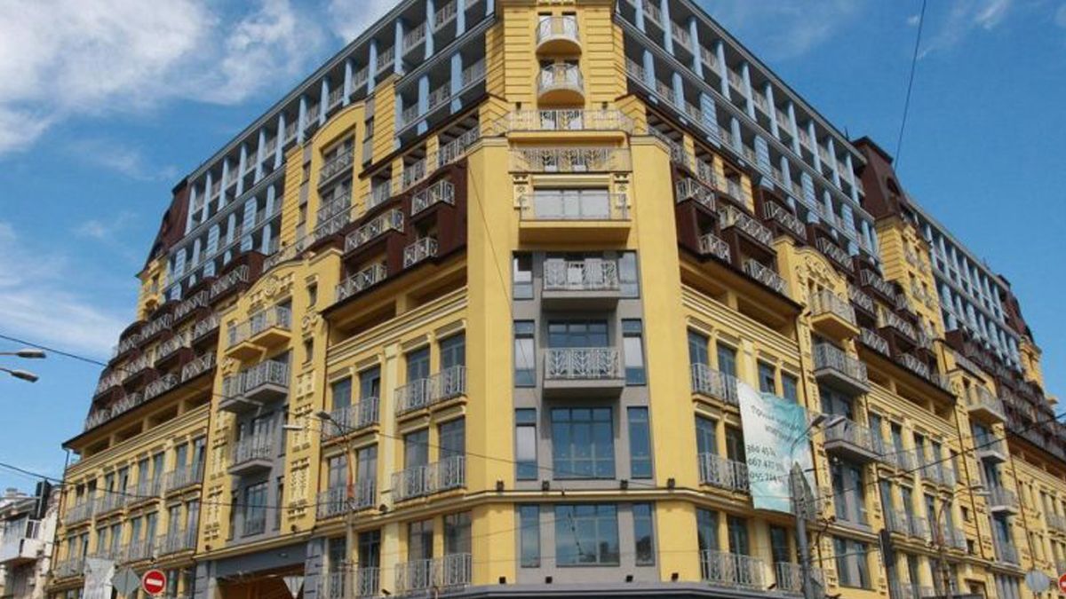 У Києві будинок-монстр на Подолі узаконив суд У Києві будинок-монстр на Подолі узаконив суд