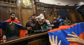 Столкновения в Армении обострились: протестующие требуют отставки Пашиняна