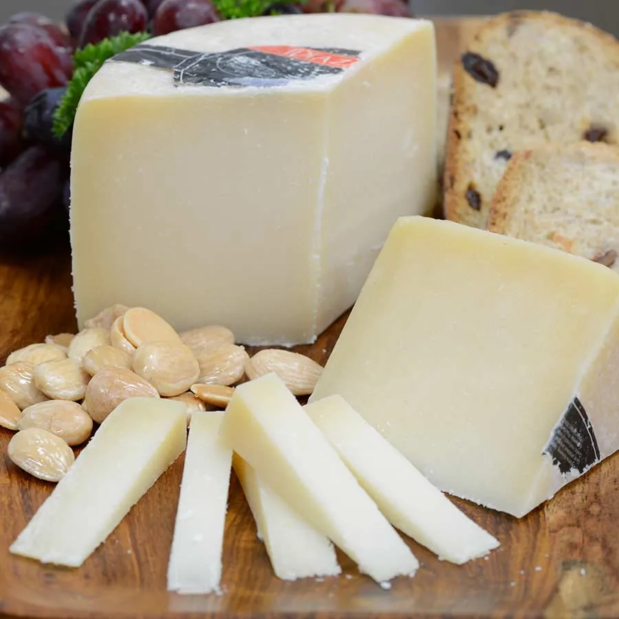 До овечих сирів добирайте вина з високою кислотністю, відчутними танінами та інтенсивним, насиченим смаком До овечих сирів добирайте вина з високою кислотністю, відчутними танінами та інтенсивним, насиченим смаком