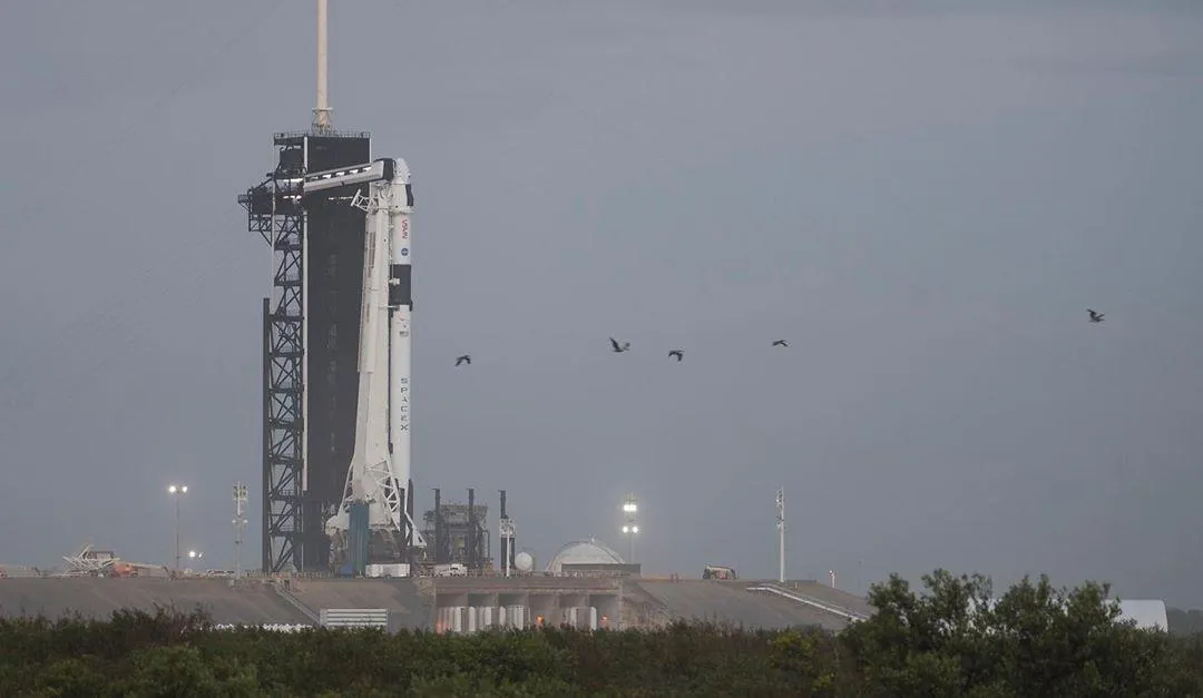 Ракета Falcon 9 з кораблем Crew Dragon Ракета Falcon 9 з кораблем Crew Dragon