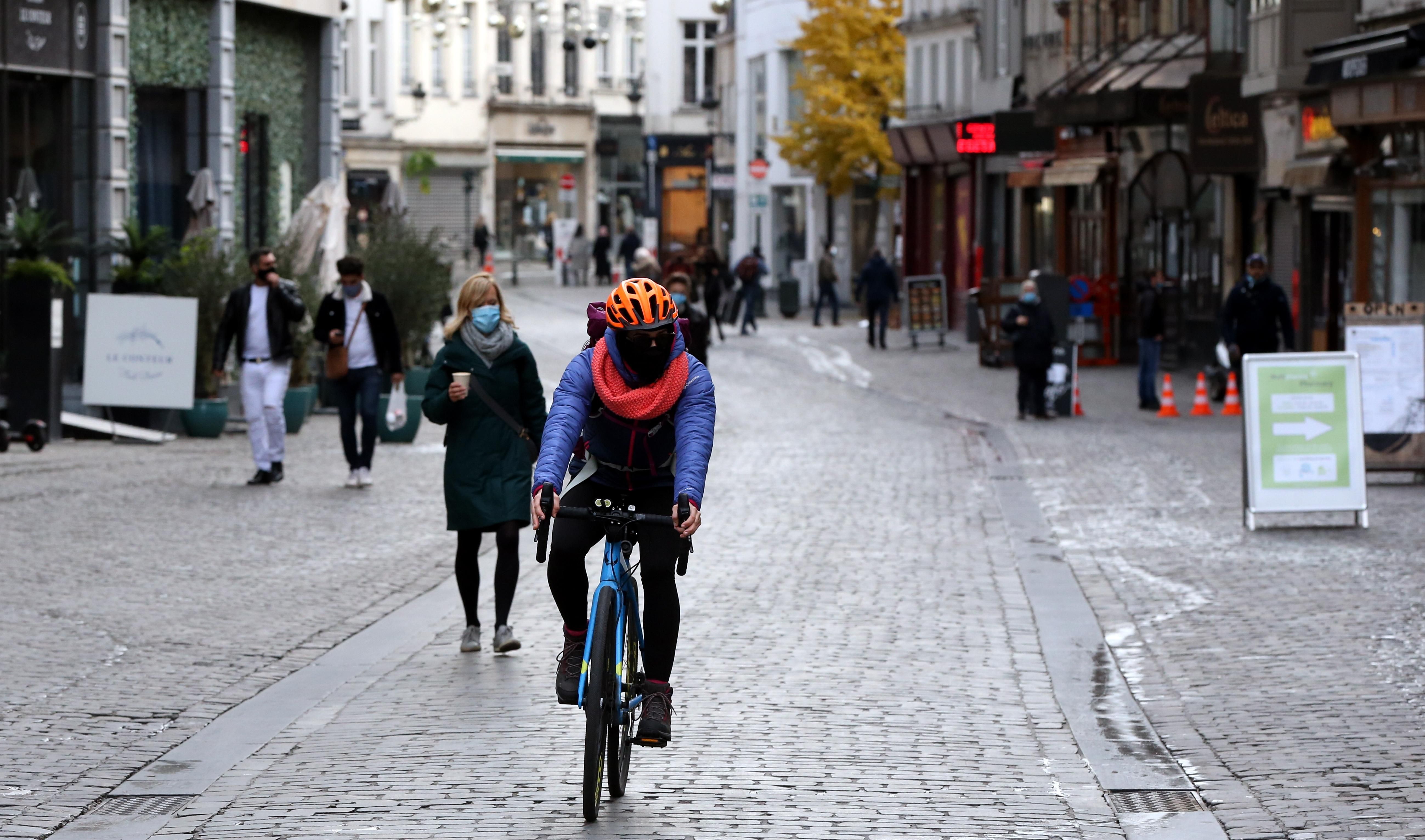 Велосипедистам дозволили їздити по смузі руху для маршруток Велосипедистам дозволили їздити по смузі руху для маршруток