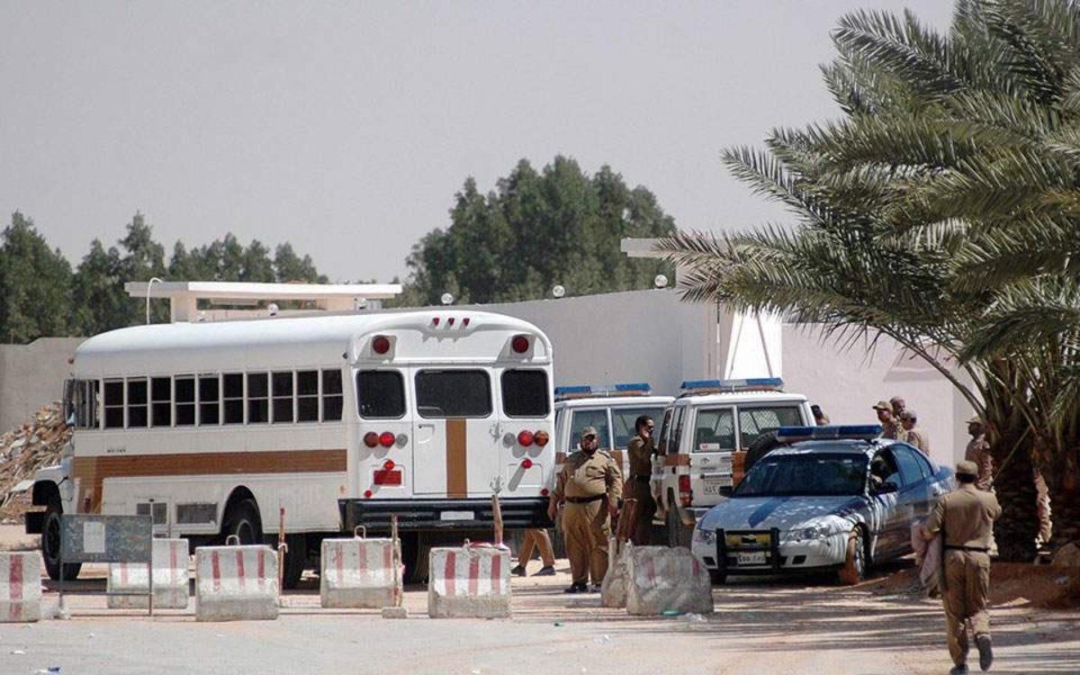 Взрыв прогремел во время церемонии с участием дипломатов ЕС: есть пострадавшие – фото Взрыв прогремел во время церемонии с участием дипломатов ЕС: есть пострадавшие – фото