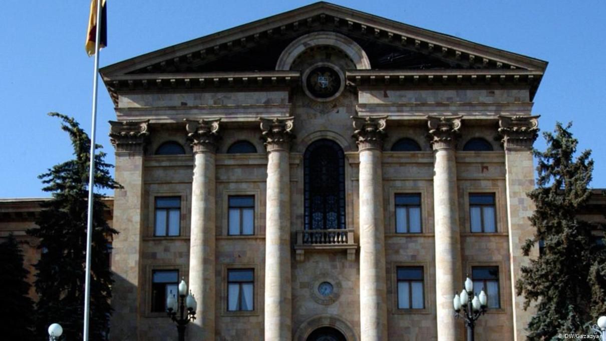 Відставки Пашиняна не буде: парламент Вірменії не зібрався 