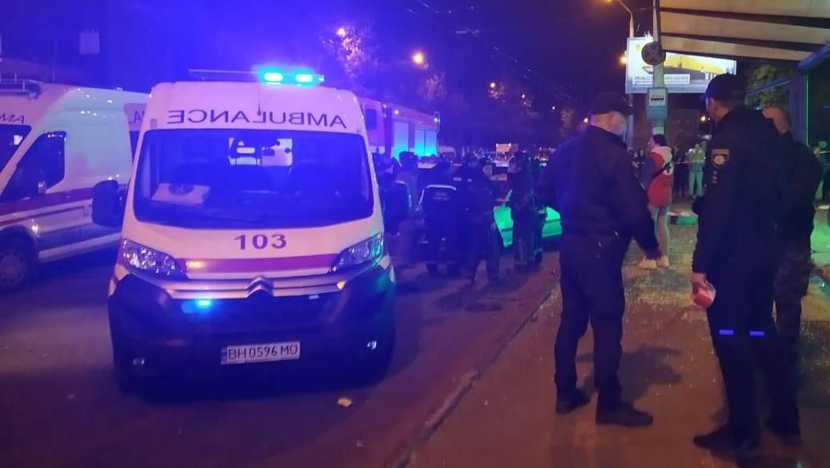 Полиция задержала водителя Toyota, который влетел в остановку в Одессе