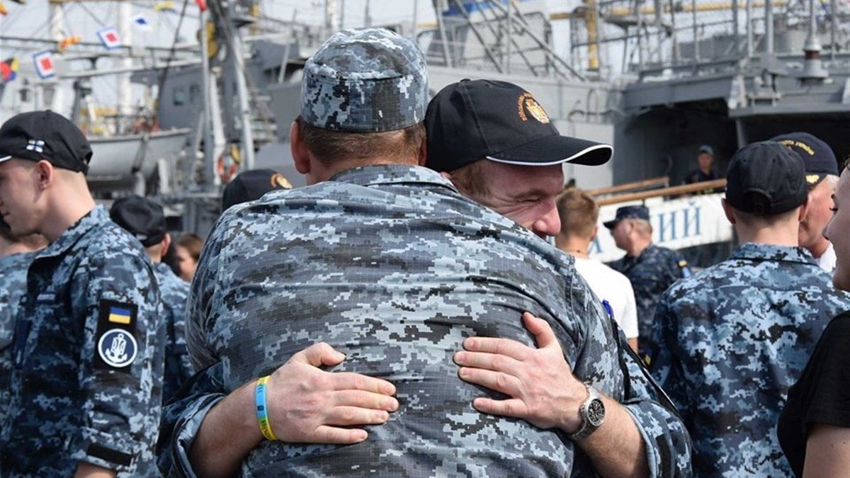 Гаагский арбитраж приостановил дело о захвате украинских моряков Гаагский арбитраж приостановил дело о захвате украинских моряков