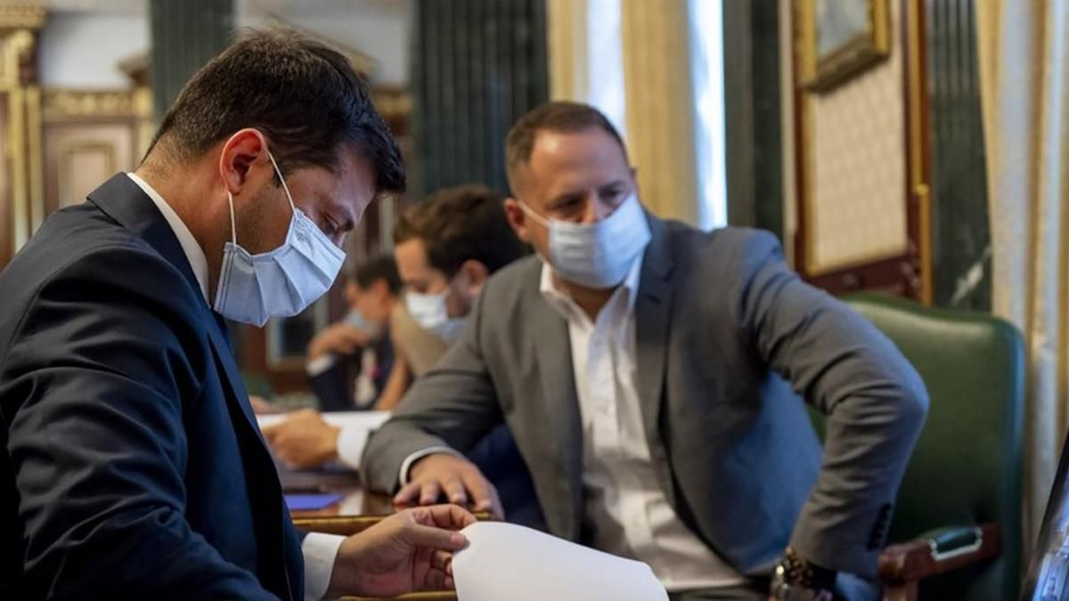 У Феофанію до Зеленського намагалися увірватись журналісти У Феофанію до Зеленського намагалися увірватись журналісти