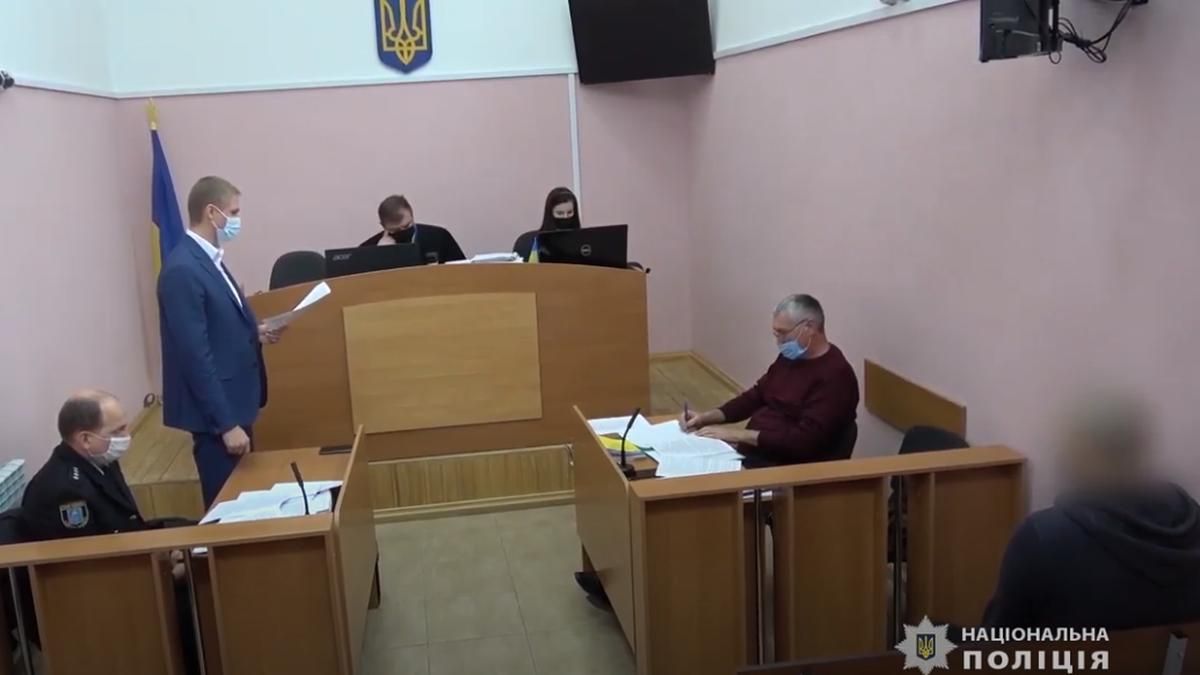 Резал людей ножом в Сумах: полицейские задержали подозреваемого Резал людей ножом в Сумах: полицейские задержали подозреваемого