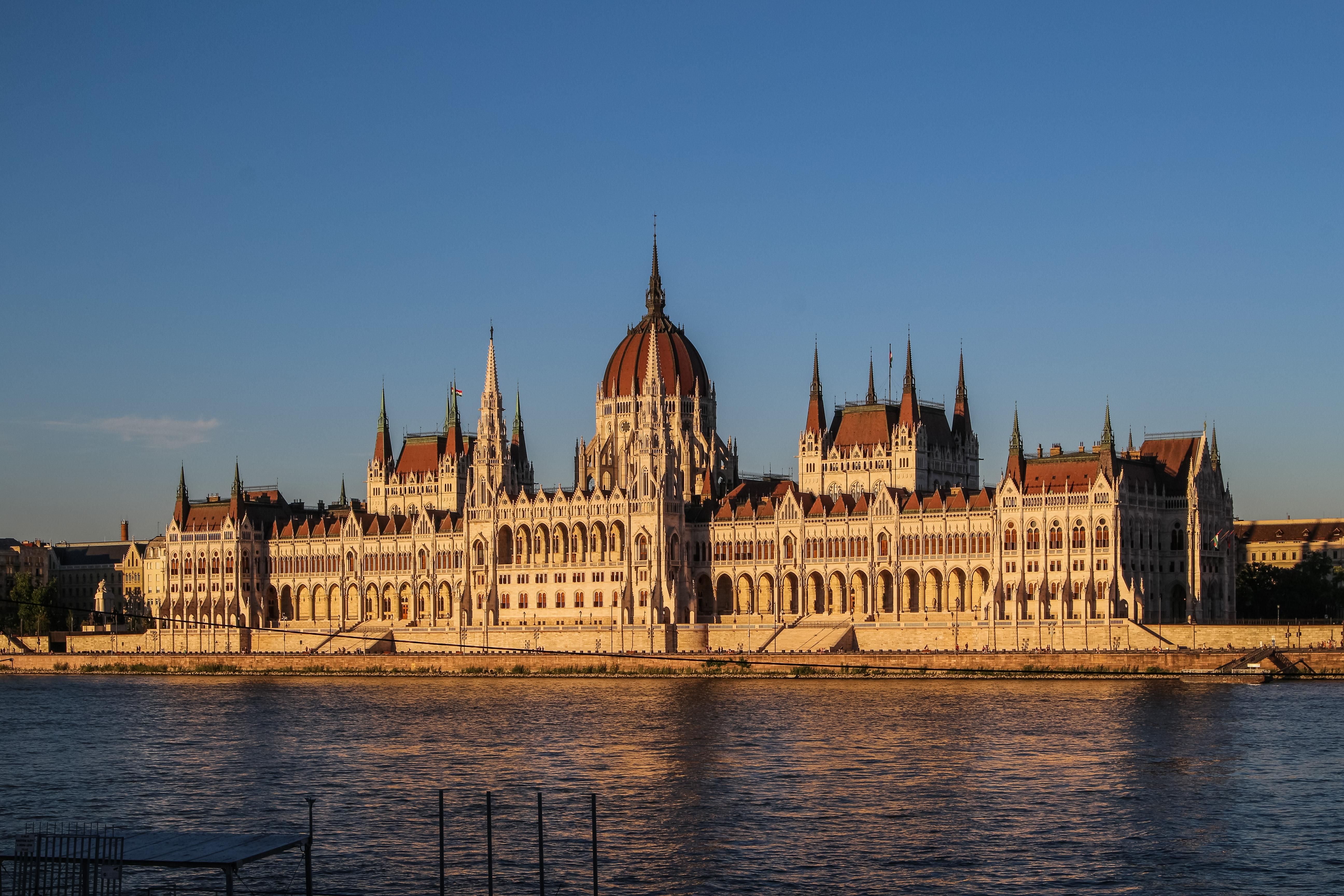Венгрия изменила правила пересечения границы: кто сможет проехать без помех