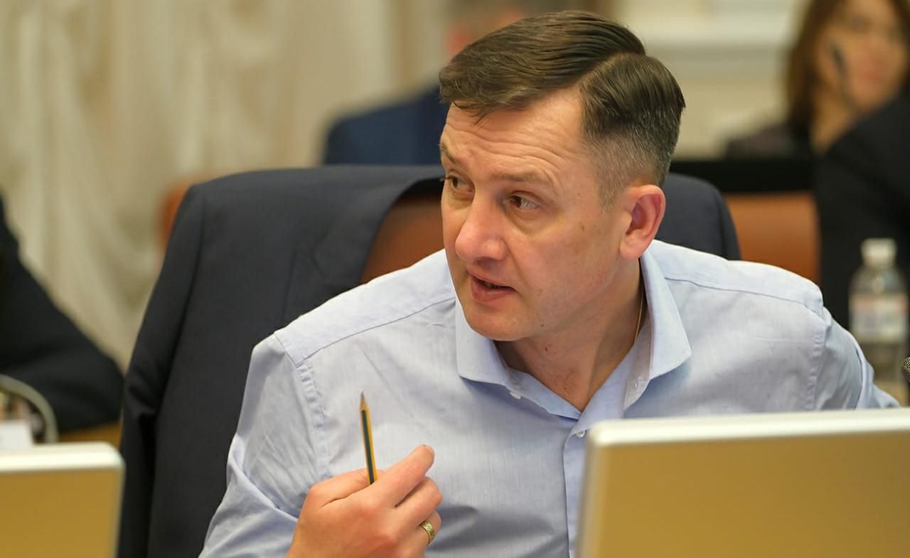 Радник Єрмака Уманський подав у відставку: реакція Офісу Президента Радник Єрмака Уманський подав у відставку: реакція Офісу Президента