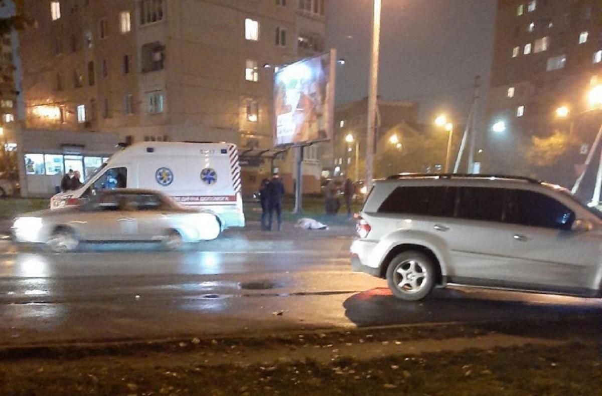 Во Львове 12.11.2020 мужчина выпал из автобуса и умер: фото