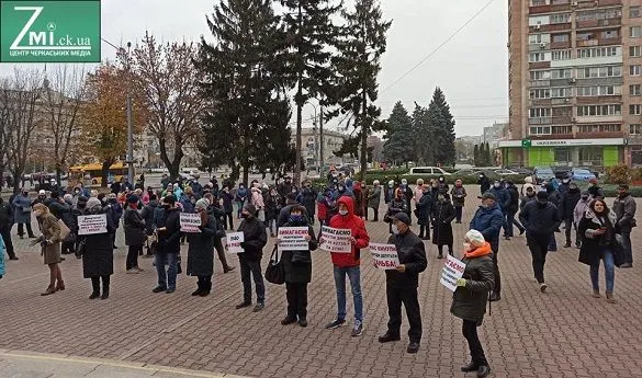 У Черкасах 200 людей вийшли на протест через карантин вихідного дня