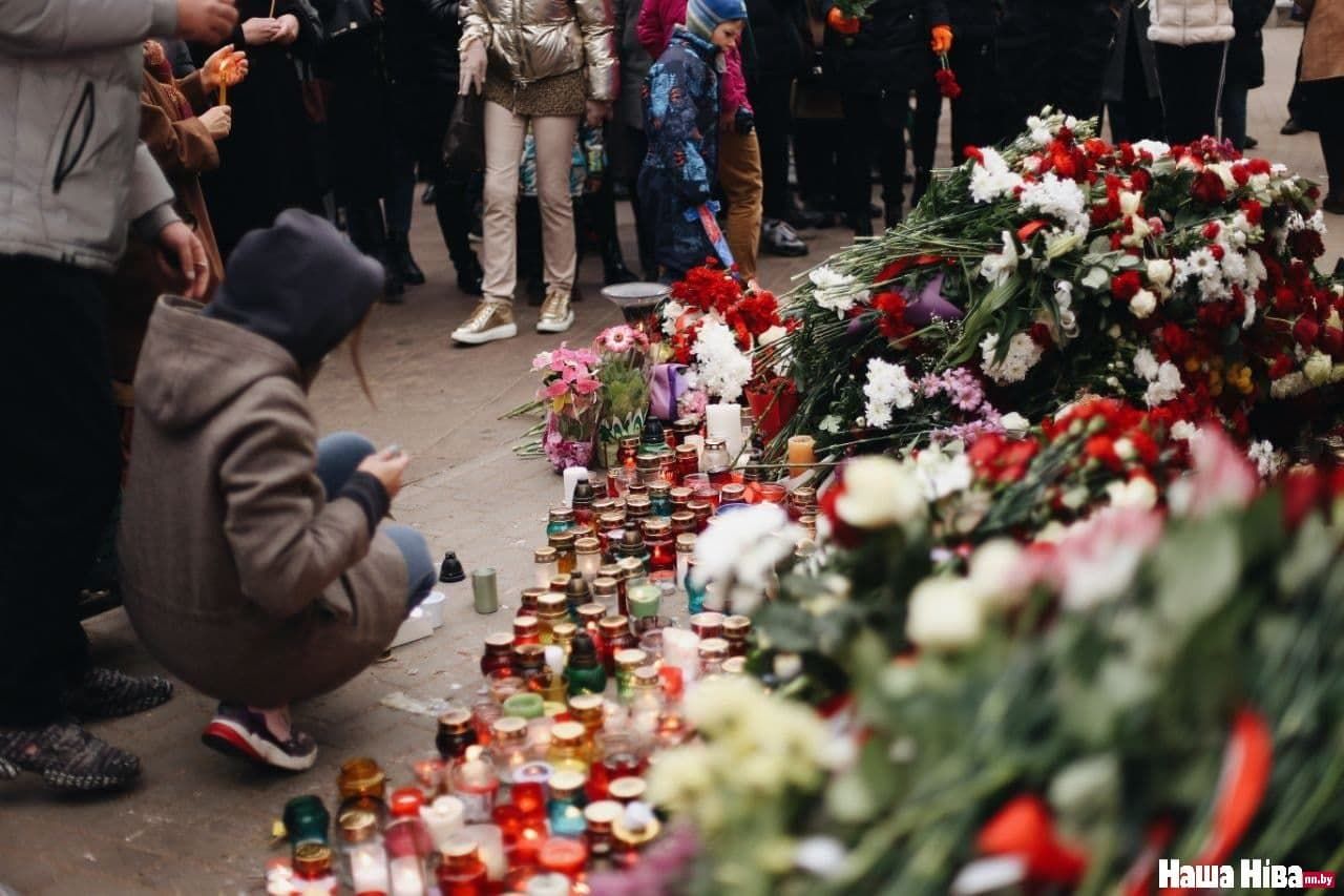 Белорусы почтили память Романа Бондаренко 13 октября: фото, видео