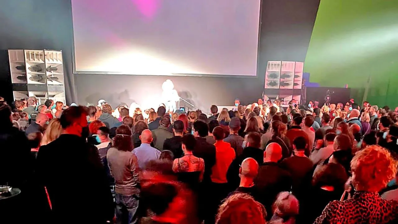 Вечірка після завершення зйомок Вечірка після завершення зйомок