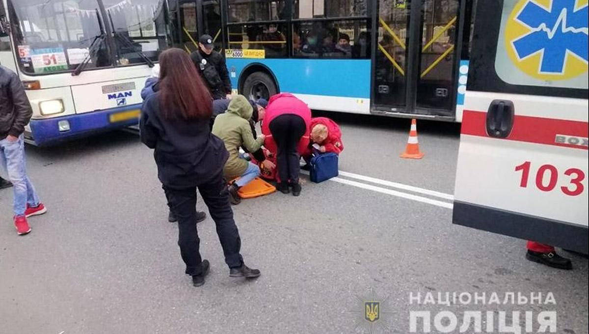 У Хмельницькому автобус на переході збив школярів