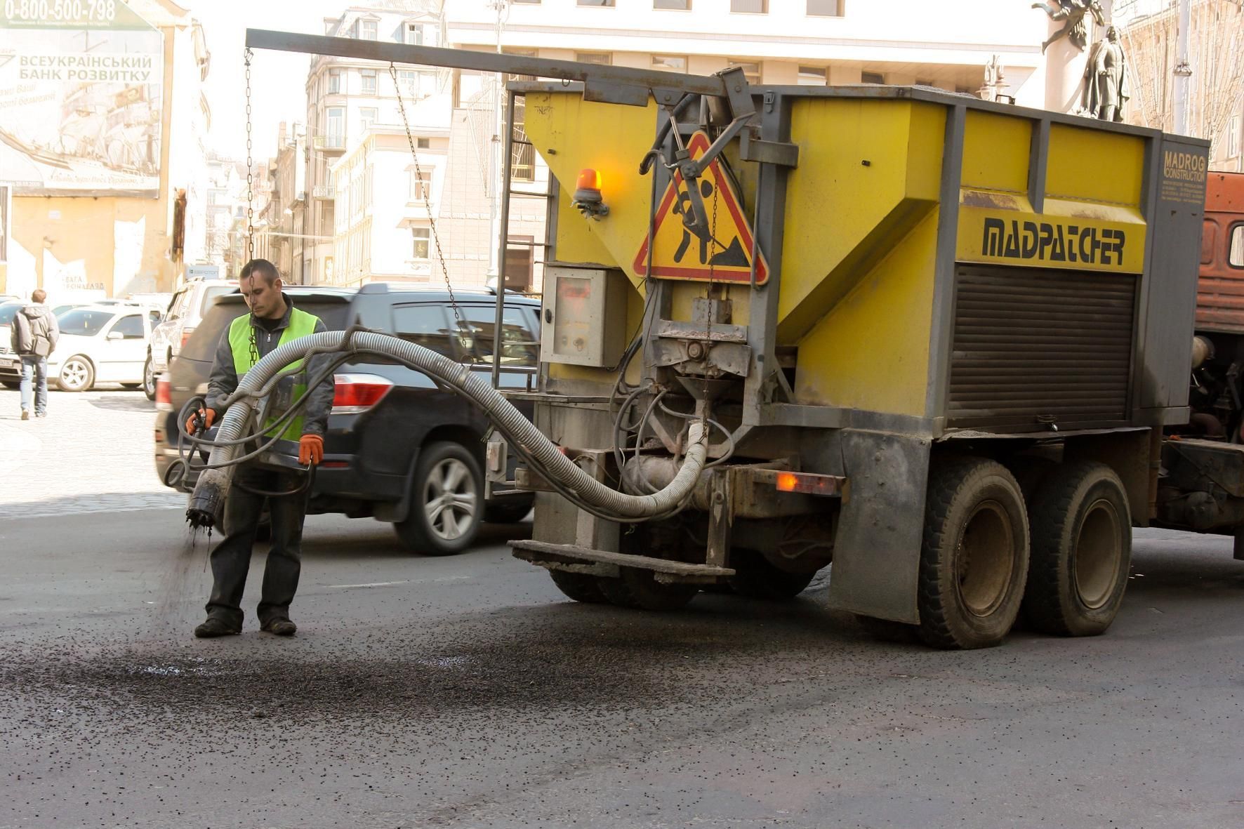 Почему ремонт улицы Бандеры стоит 216 млн: цену ремонта не завышали