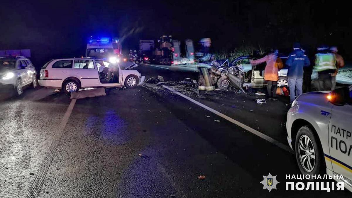 В Хмельницкой области лоб в лоб столкнулись две Skoda Octavia В Хмельницкой области лоб в лоб столкнулись две Skoda Octavia