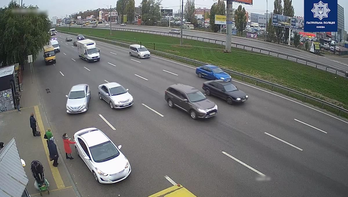 Прокурори повідомили про підозру водію таксі, який збив людей у Києві Прокурори повідомили про підозру водію таксі, який збив людей у Києві