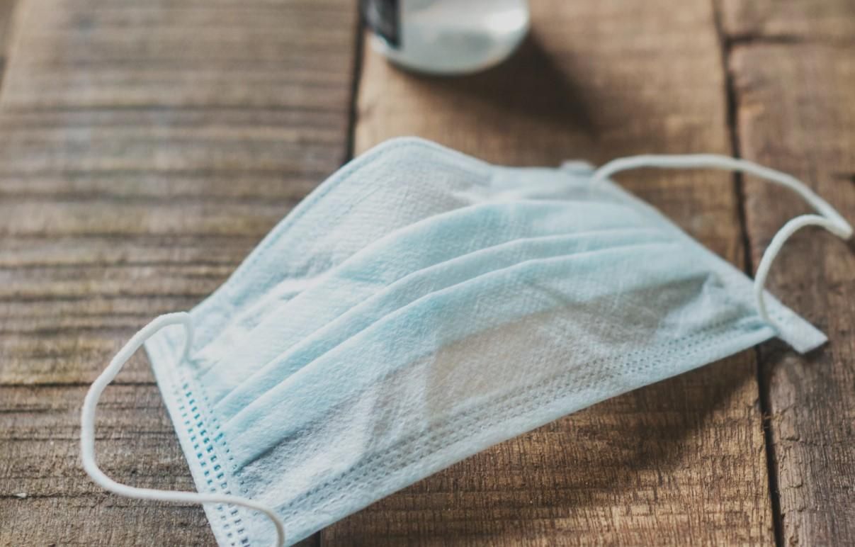 У Празі суд скасував рішення щодо обов'язкового носіння масок У Празі суд скасував рішення щодо обов'язкового носіння масок