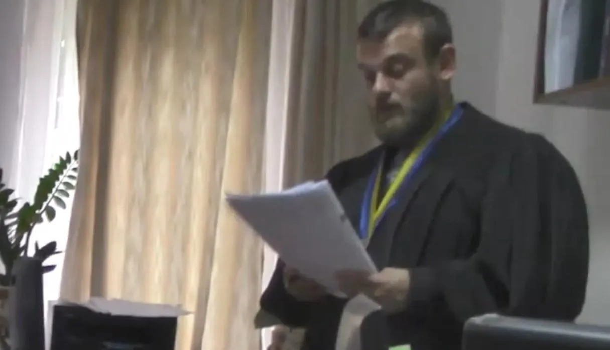 Мазур, суд Мазур, суд