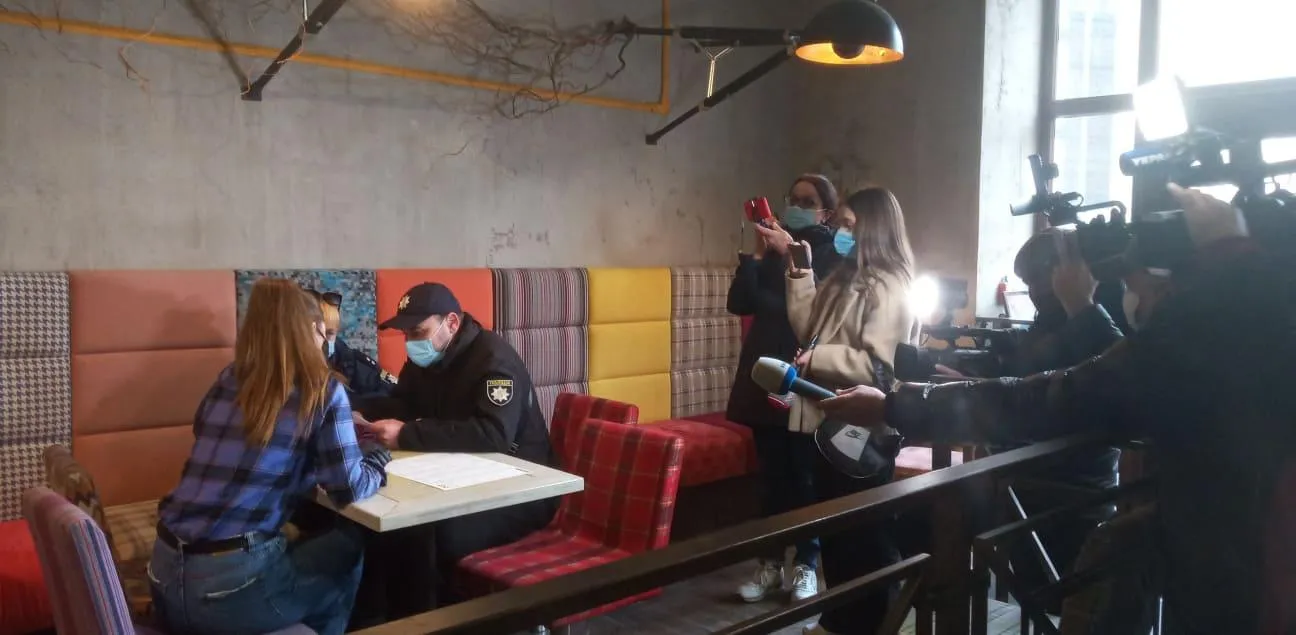 Правоохоронці зайшли у ресторан Celentano у Львові
