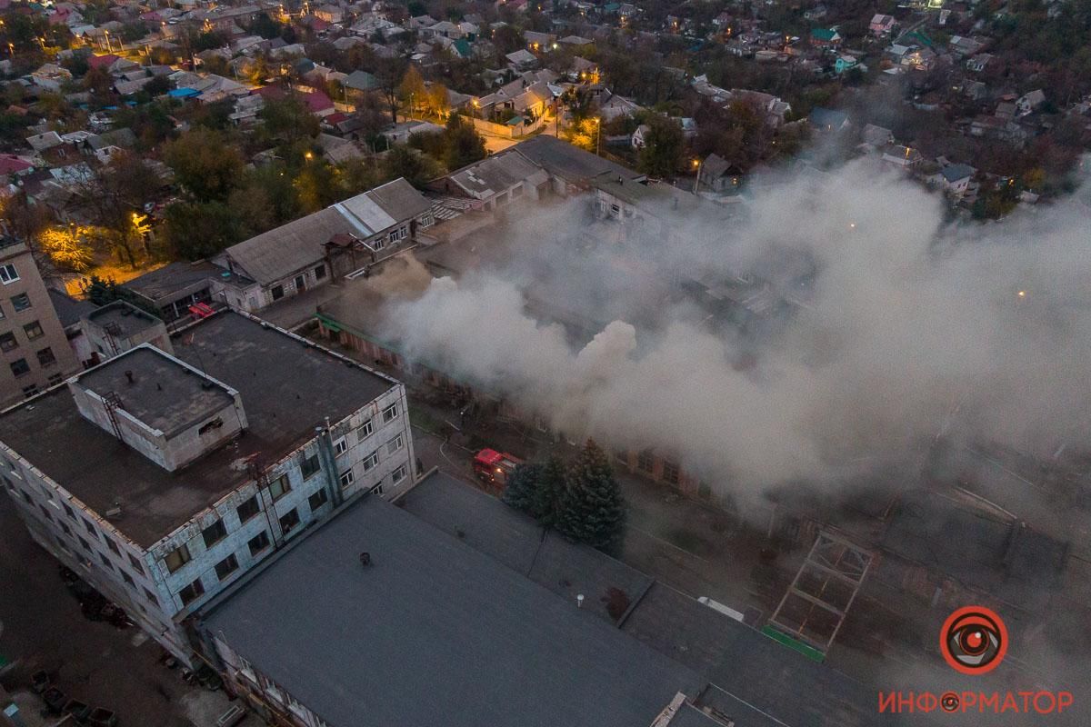 У Дніпрі сталася масштабна пожежа на агрегатному заводі: фото