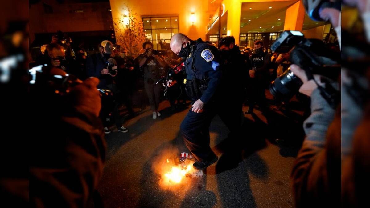 У США виникли жорстокі сутички між прихильниками та противниками Трампа У США виникли жорстокі сутички між прихильниками та противниками Трампа