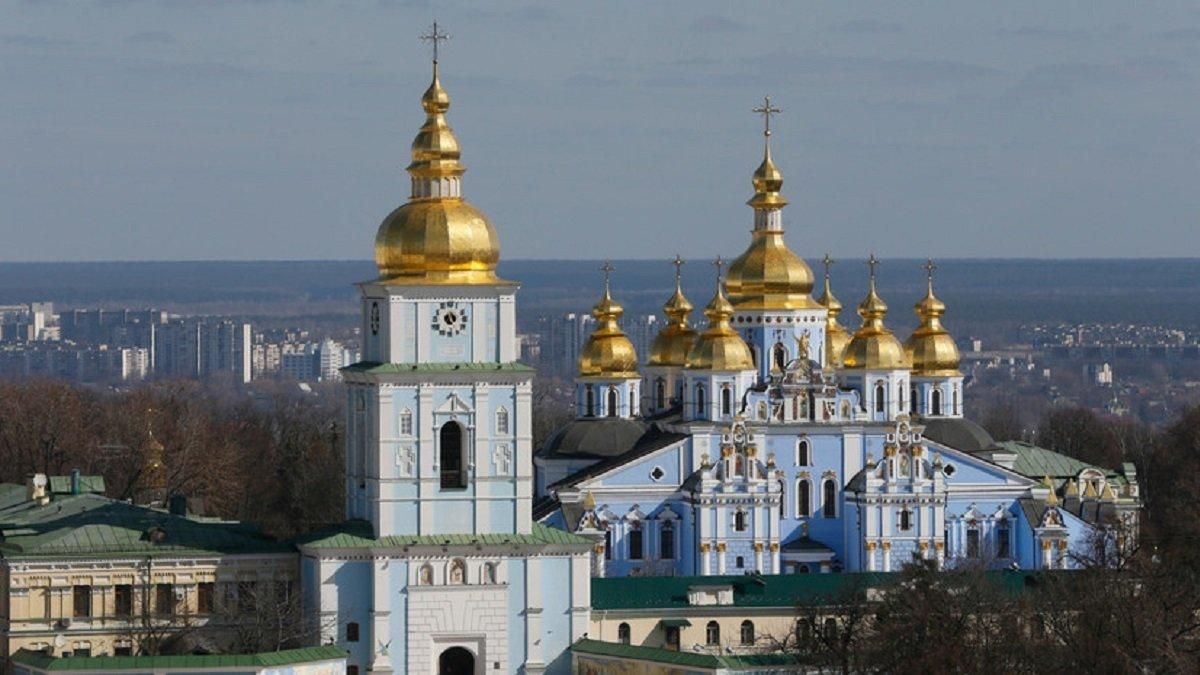 У Києві відомі храми проігнорували карантинні обмеження, – ЗМІ 