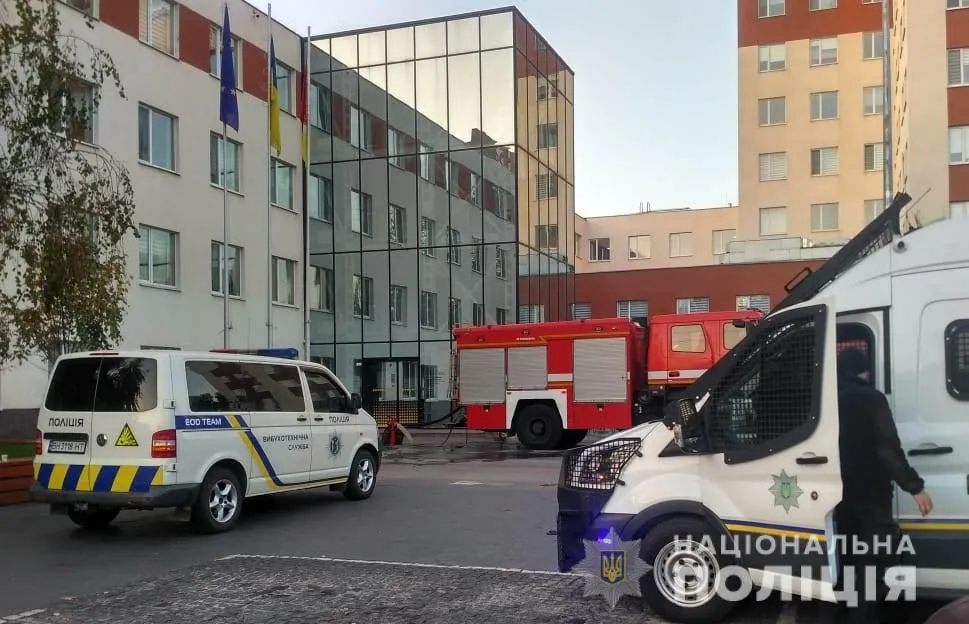 В Одесі нібито замінували виборчу дільницю В Одесі нібито замінували виборчу дільницю