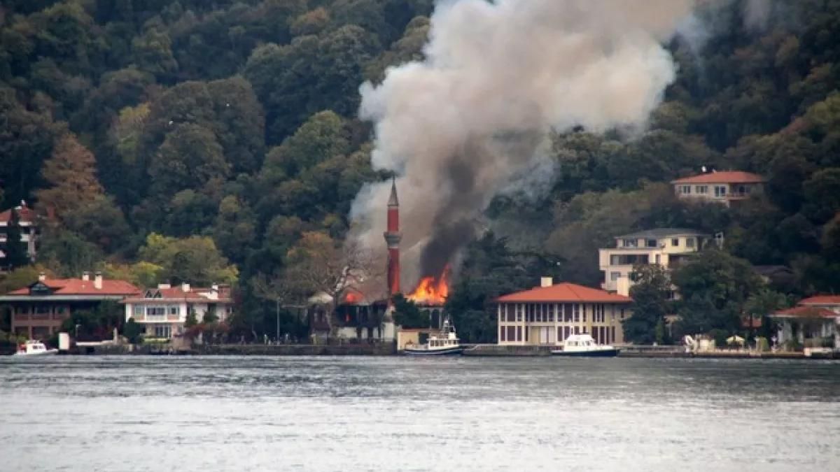 В Стамбуле горела мечеть Ваникей, которую построили в 1670 году: все детали
