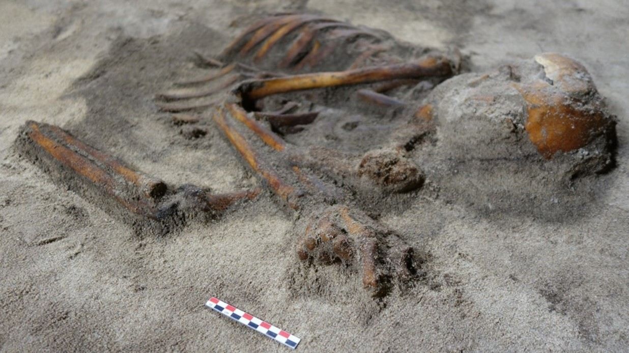 У Норвегії виявили могилу людини: скелет зберігся – фото, відео