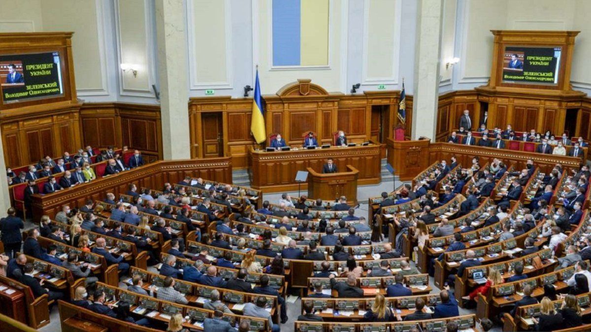 Нардепи розповіли про шляхи виходу з конституційної кризи Нардепи розповіли про шляхи виходу з конституційної кризи