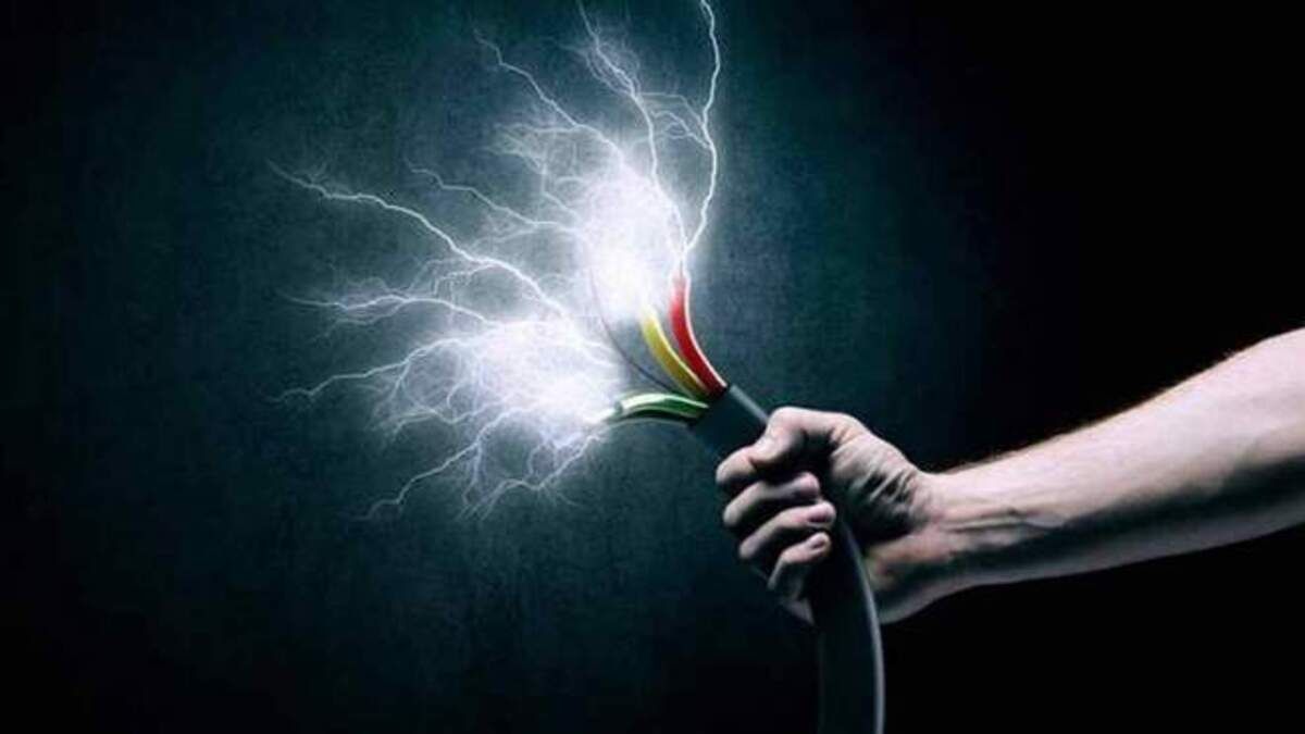 Хотів зробити селфі: у Красному хлопця вдарило струмом на даху потяга Хотів зробити селфі: у Красному хлопця вдарило струмом на даху потяга