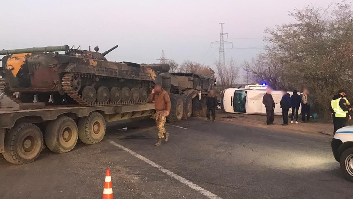 В Одесской области автобус и Военный тягач попали в ДТП